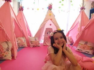 יום הולדת חד קרן עם אוהלי טיפי מדליקים - השכרה / הפעלה