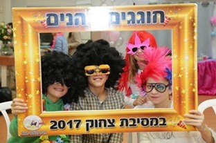 צחוק שואו - מסיבת צחוק ”הכל הולך” אצלכם בסלון